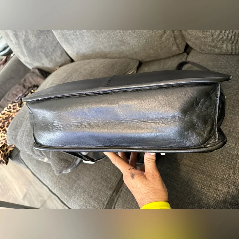 Heritage Classic Black Leather lap top computer bag unisex in mint condition